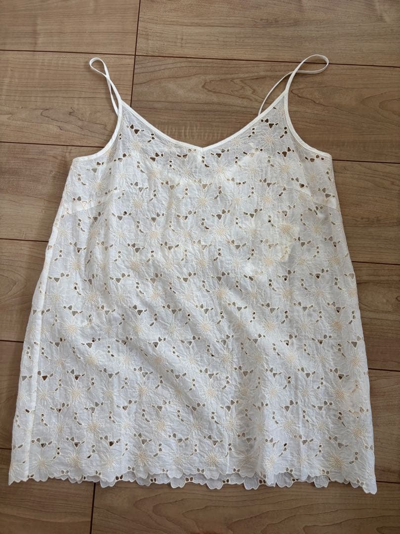 プリスティン　花柄刺繍 ホワイトキャミソール