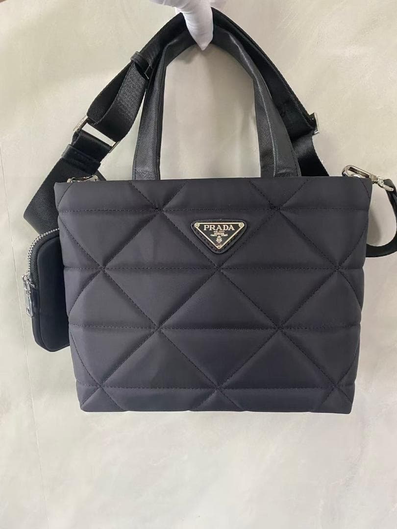 PRADA ブラック キルティング ハンドバッグ