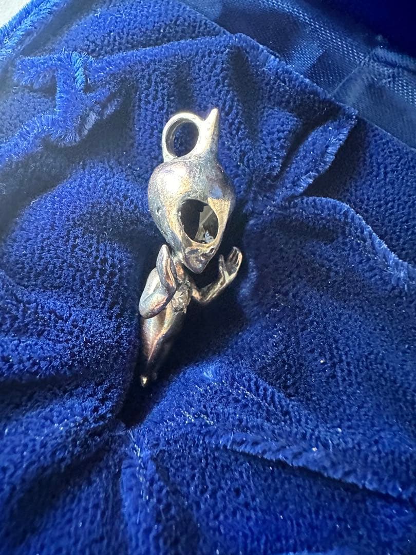 田中貴金属製】輝け！ U.T. 宇宙人 ペンダントトップダイヤモンド0.1ct