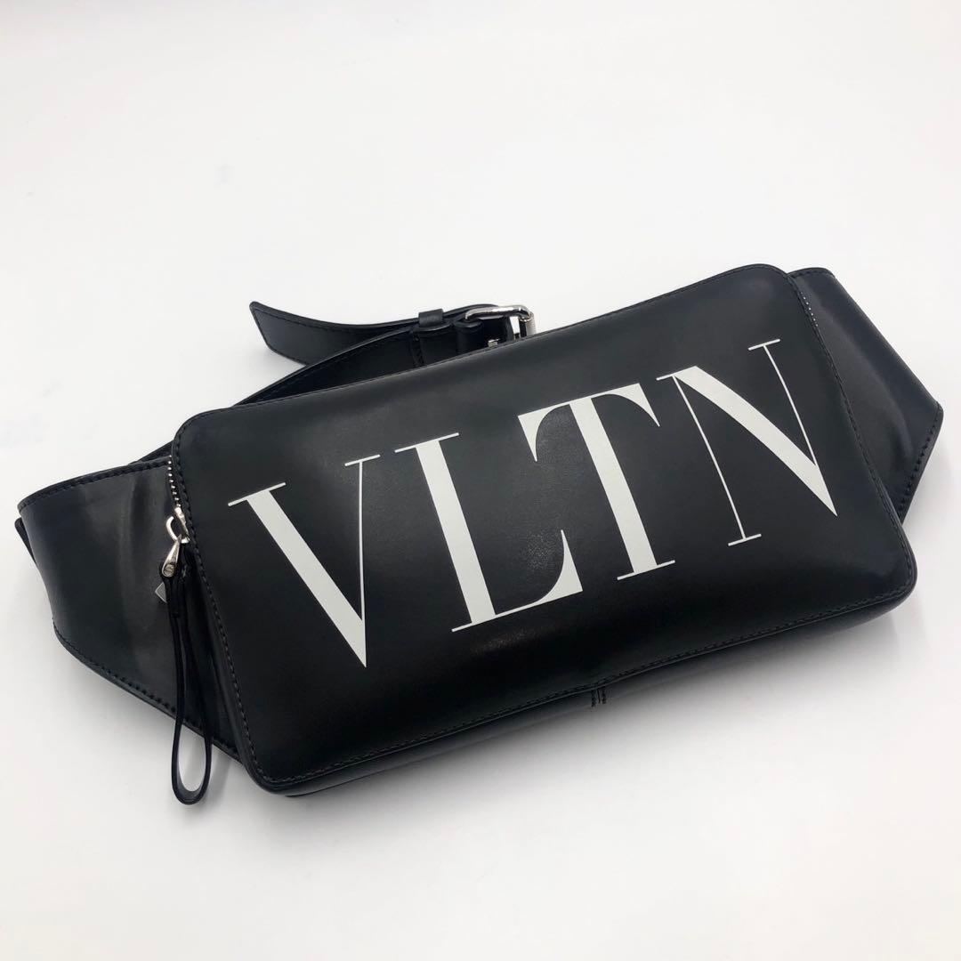 美品 VALENTINO VLTN レザー ボディバッグ 斜め掛け ブラック
