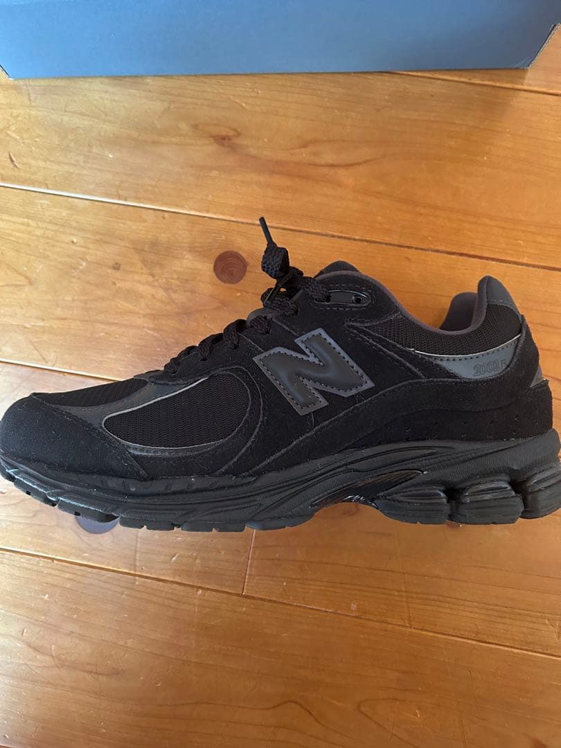 New Balance 2002R トリプルブラック 27cm - メルカリ