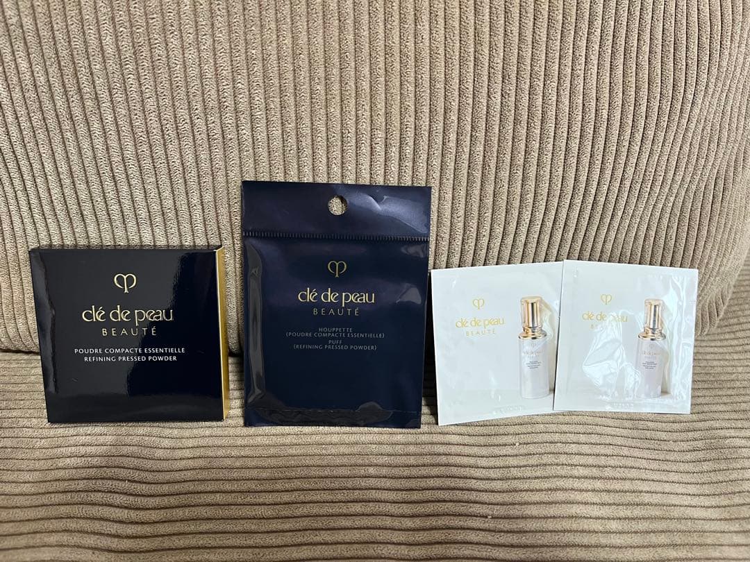 新品•未使用‼️正規品　クレドポーポーテ　プードルコンパクトエサンシエルn パフ付