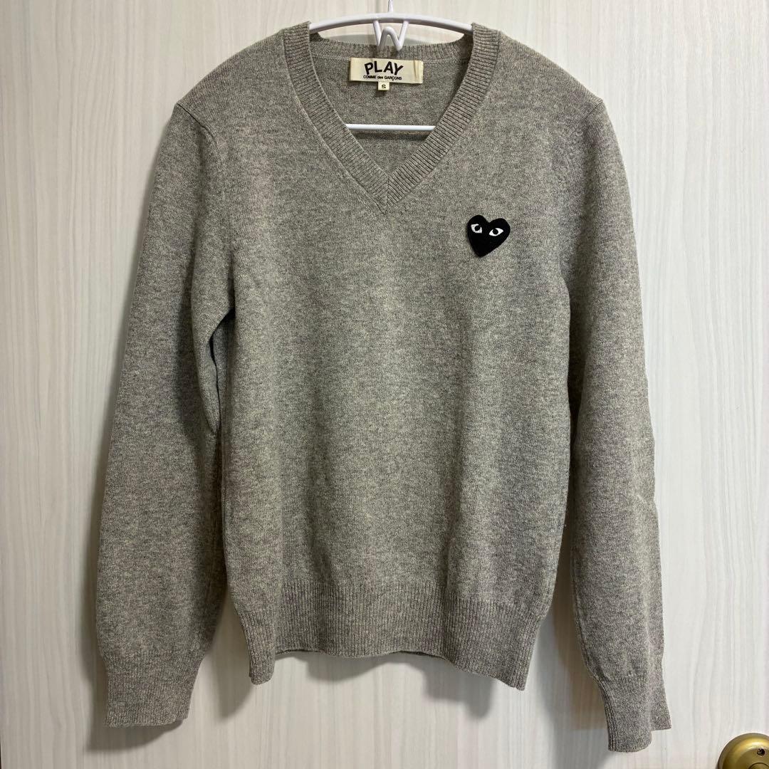 PLAY Comme des Garçons グレー Vネック セーター S