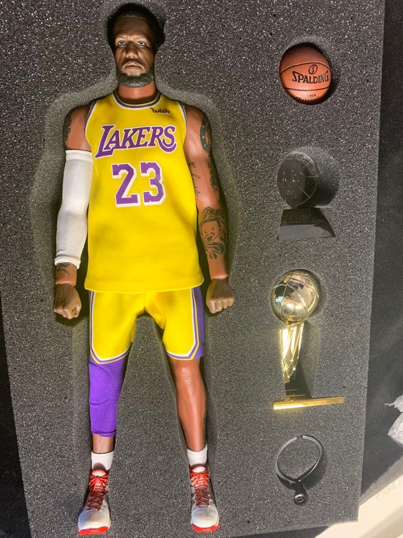 新品・未開封 NBA レブロン・ジェームズ フィギュア 1/6 - メルカリ
