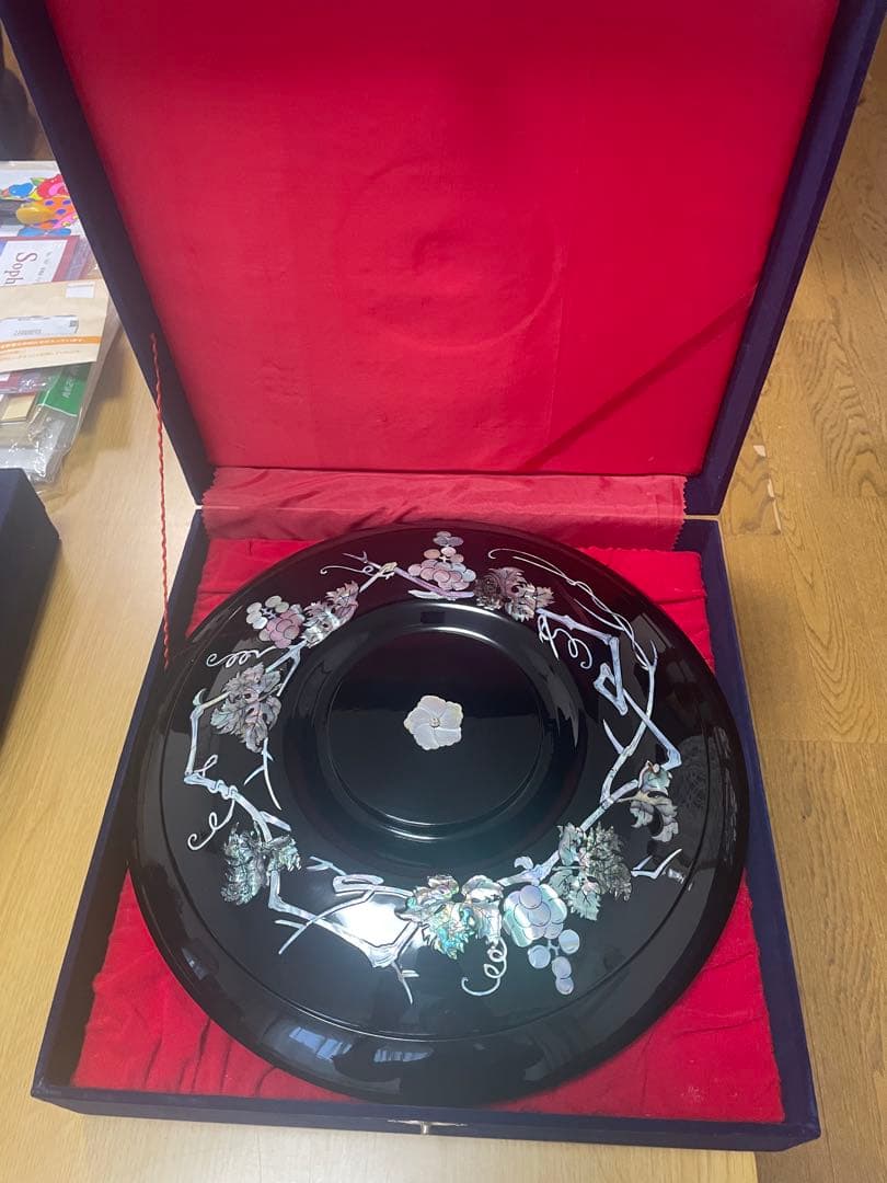 黒漆器 平皿 花と葉の装飾 専用箱付き