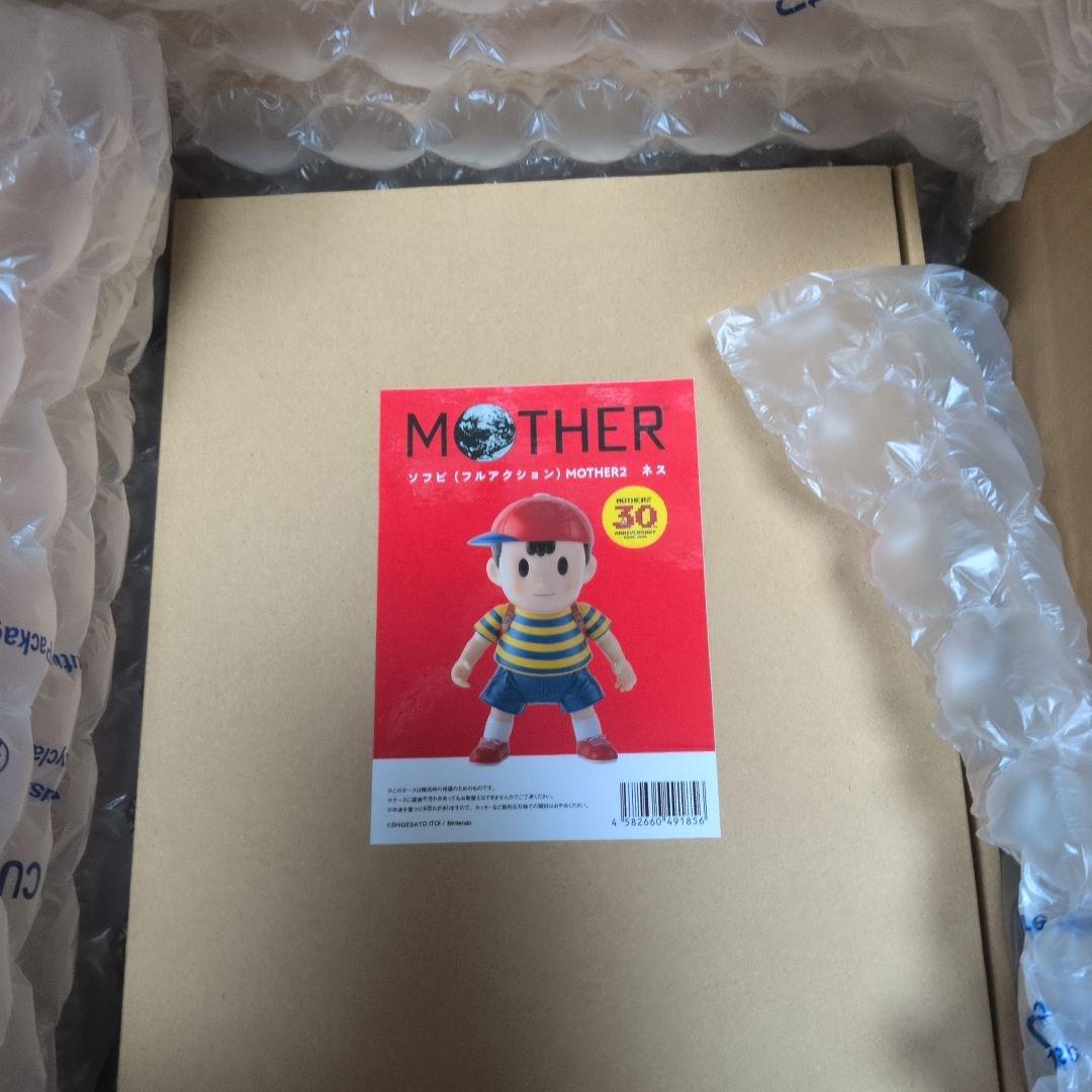 ほぼ日 MOTHER2 ネス ソフビ（フルアクション）【未開封】 MOTHER2 ギーグの逆襲』のソフビ人形が初登場。主人公のネスがフル