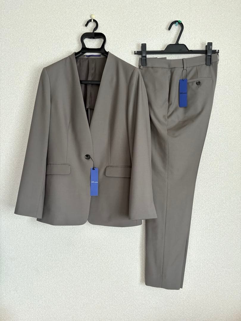 ③新品アオキ　ジュンコシマダ 上質素材REDA パンツスーツ