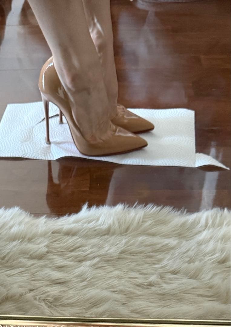 Christian Louboutin ベージュ ハイヒール - メルカリ