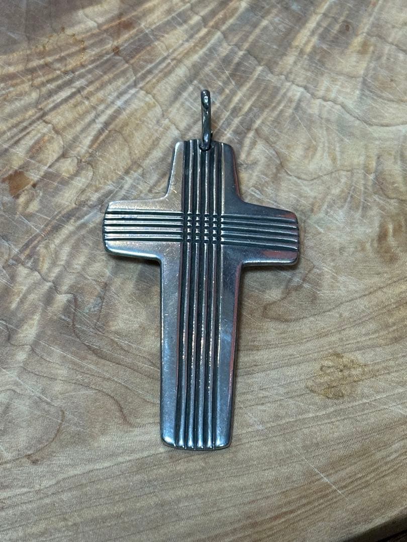 伊勢丹メンズ館で買った、ゴッドトレーディングのネイティブアメリカン作家のクロス