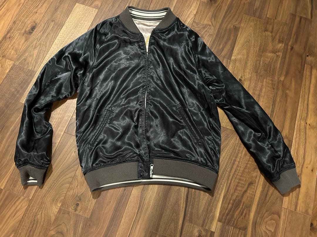 AVIREX サテン スカジャン リバーシブル　黒白 刺繍