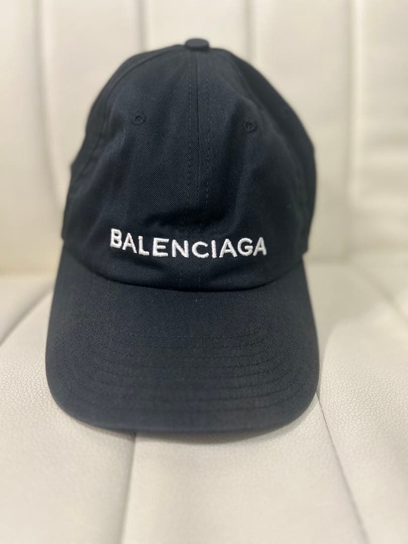 BALENCIAGA ベースボールキャップ ブラック、白もあります·͜·ᰔᩚ