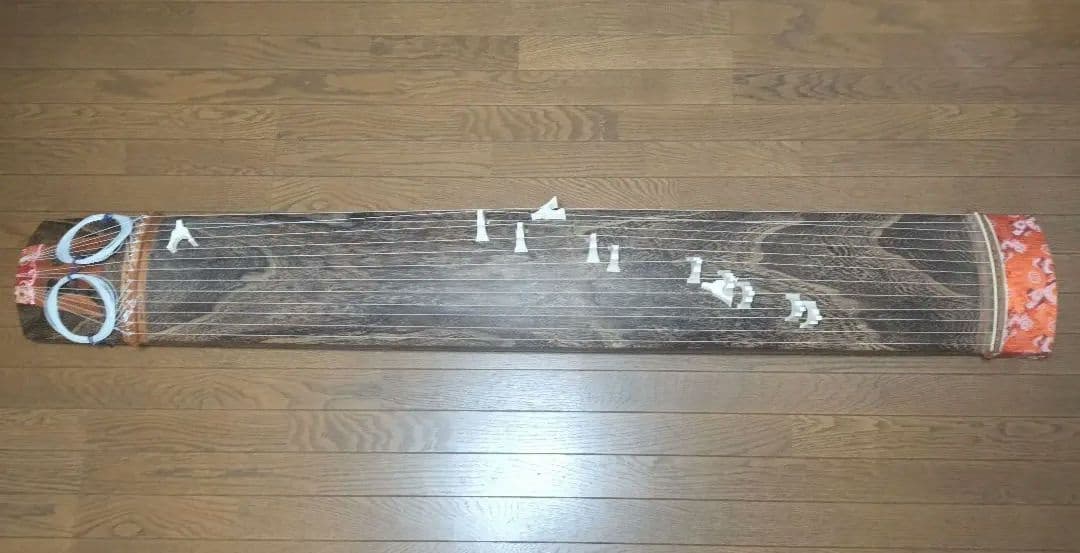 琴 木製13弦筝 赤い装飾付き