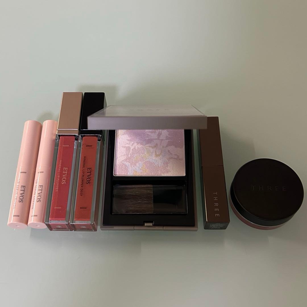 THREEディスコーダントダンスフェイスパウダー エトヴォスリップセラムクレヨン