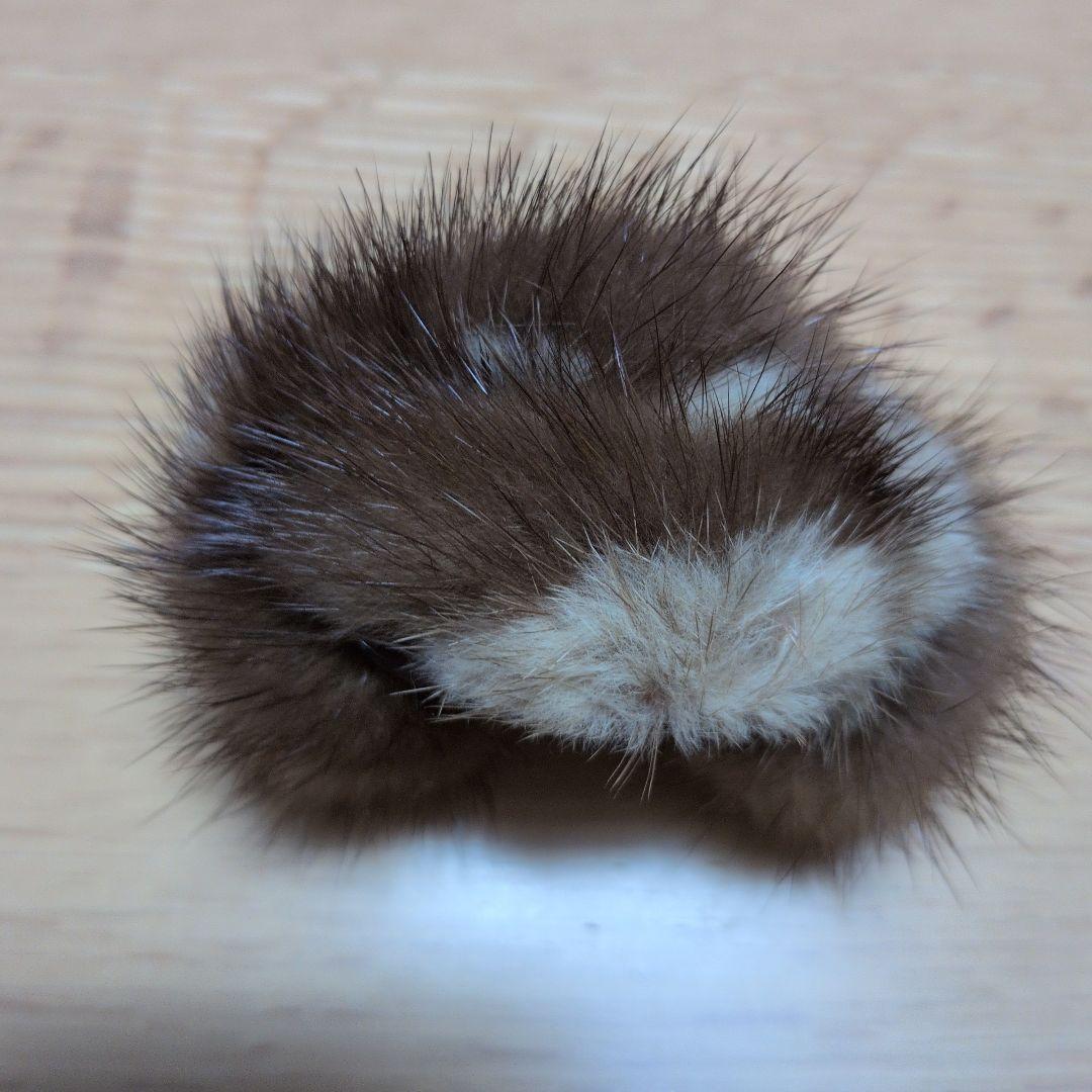 accaフランス製 ヘアクリップ 茶色 ファー付き - メルカリ
