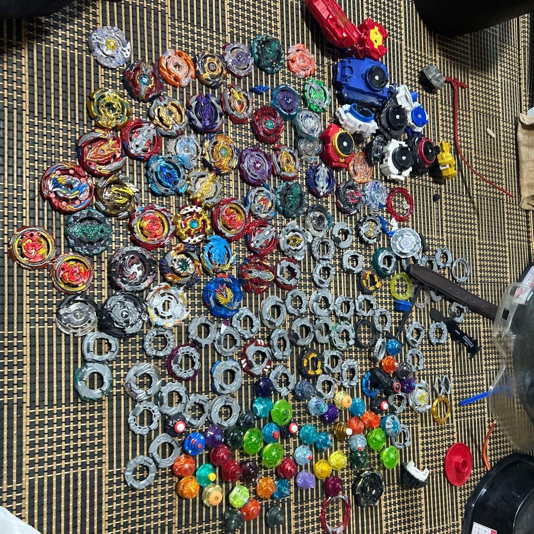 ベイブレードセット（多色、スタジアム付き）