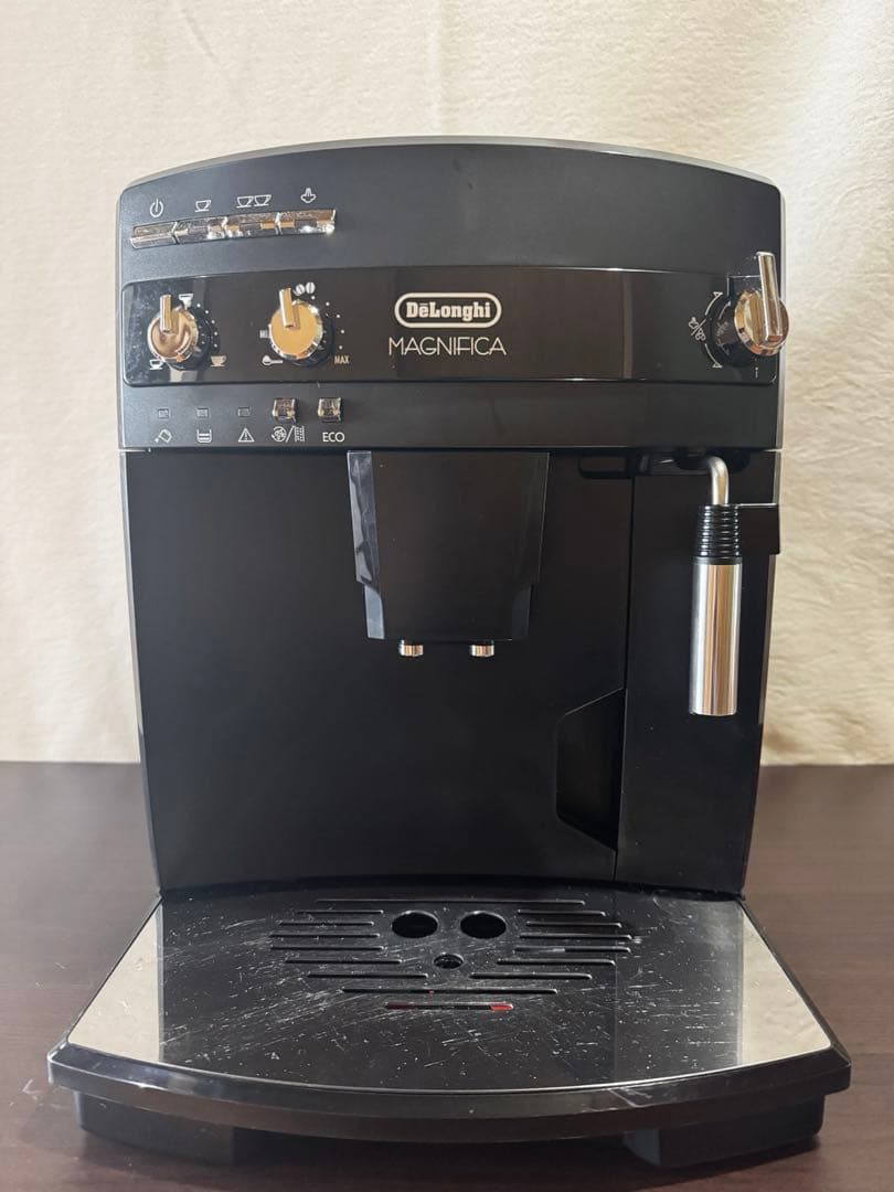 デロンギ　マグニフィカ　全自動コーヒーマシン　ESAM03110 ブラック
