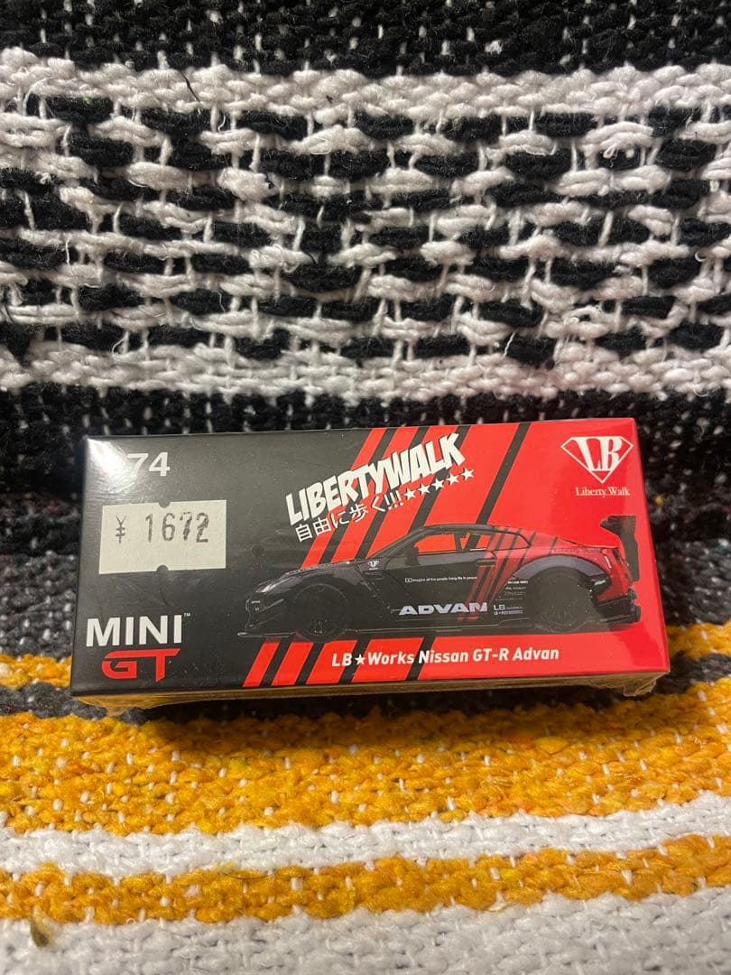 MINIGT 74 リバティーウォーク GT-R ADVAN