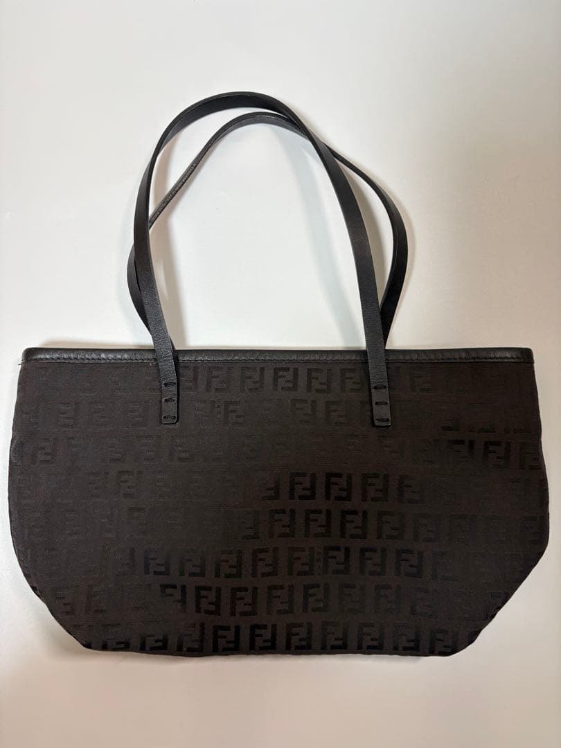 【美品】FENDI ハンドバッグ　ミニトートバッグ ズッカ ブラック FENDI（フェンディ） 極 美品 箱 袋付き ズッカ 柄 ロゴ レザー 本革