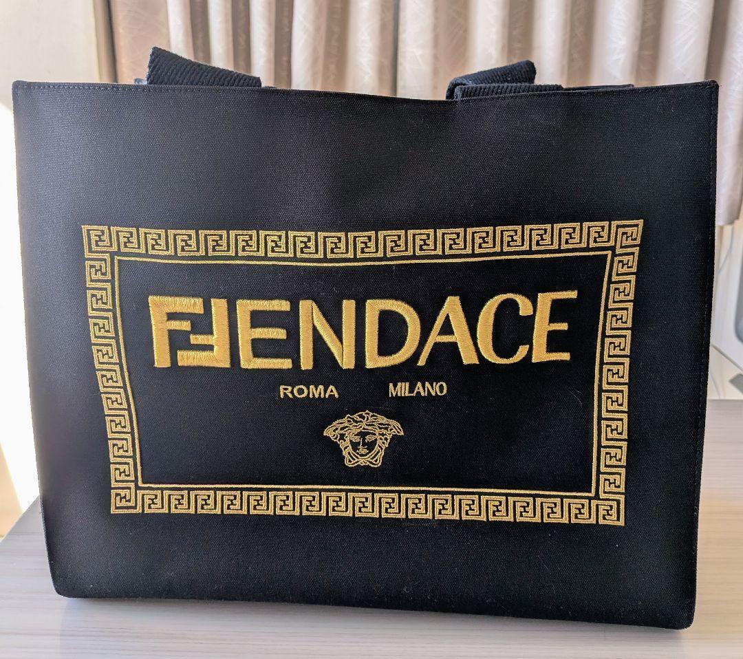 最終値下げ☆FENDACE ロゴ入りショルダーバッグ
