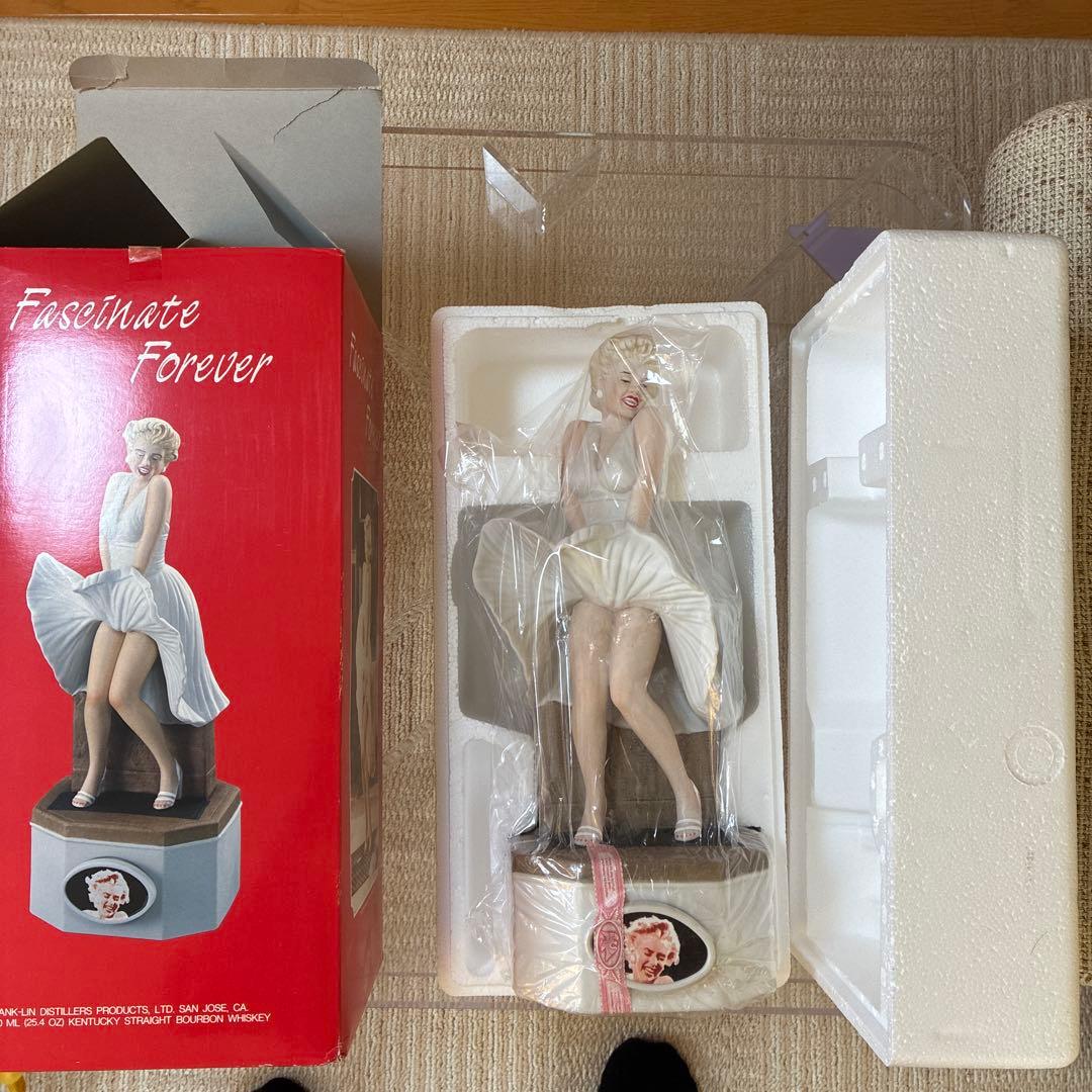 マリリンモンロー　フィギュア　ウイスキー　箱付き 横浜市 神奈川区にて 陶器ボトル ウイスキー マリリンモンロー『7年目