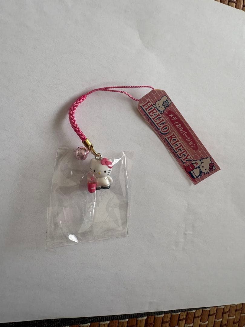 d*3様 ハローキティ　メディカルバージョン　根付　ストラップ　2003