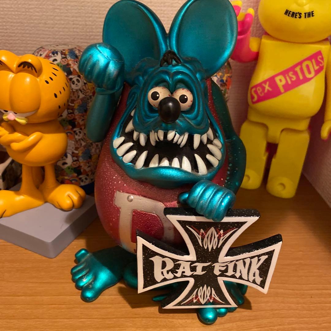 RAT FINK フィギュア ソフビ メタリックブルー ピンク RAT FINK（ラットフィンク） ファンコ ボビングヘッド （メタリック