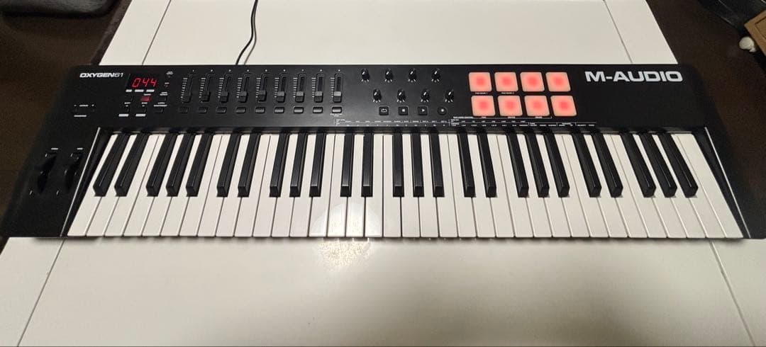 M-AUDIO OXYGEN61 MKV MIDIキーボード ピアノ Amazon | M-Audio USB MIDIキーボード 61鍵 8パッド ・8ノブ・9