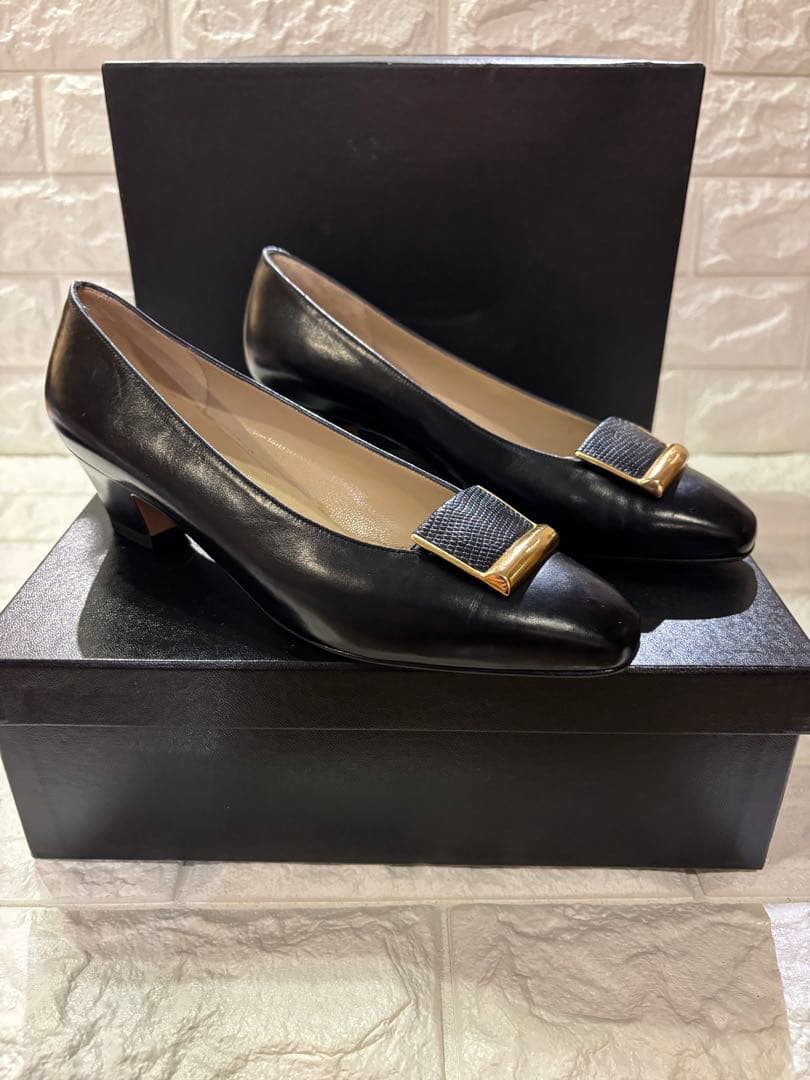 #サルバトーレフェラガモレザー ブラック パンプス 金具付きリボン#23cm 楽天市場】23cm（ブランドフェラガモ）（パンプス｜レディース靴）：靴
