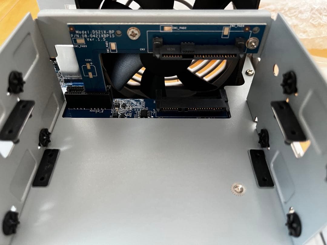 動作確認済】Synology DS218j 2ベイ NAS 付属品有・禁煙環境 - メルカリ