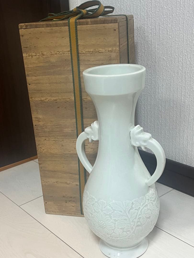 十二代　酒井田　柿右衛門　 太白菊浮上龍手　花瓶　骨董 IMG_7415-medium.jpg