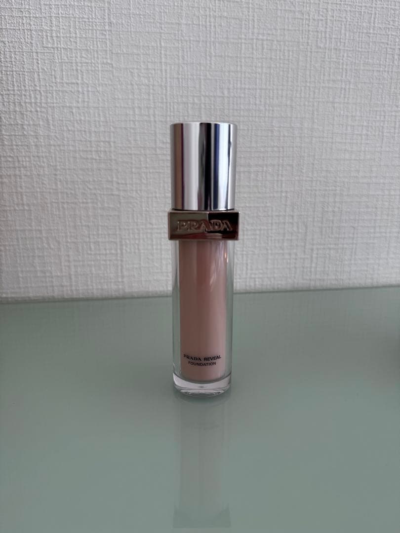 PRADA リヴィールスキン ファンデーション LC5 楽天市場】プラダ ビューティーリップ リヴィール スキン