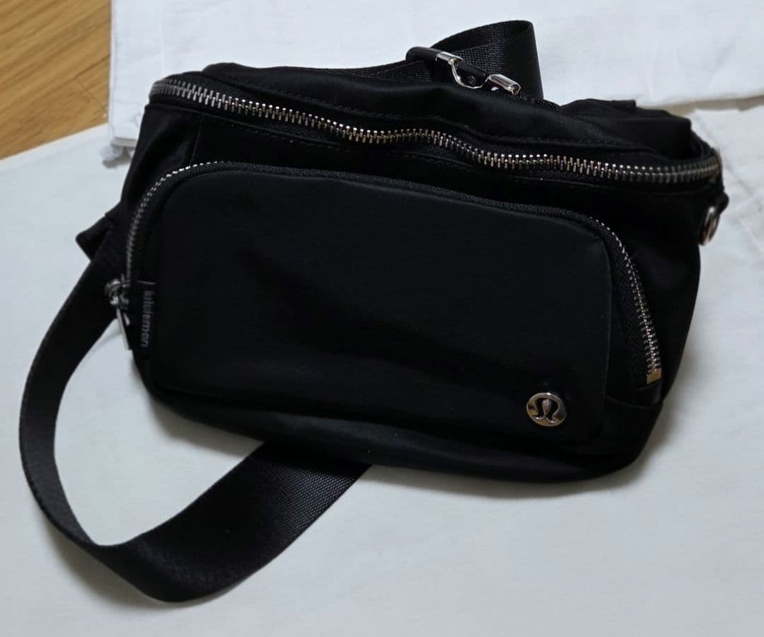 【新品未使用】lululemon Everywhere ボディ&ショルダーバッグ lululemon（ルルレモン） ボディバッグ ショルダー Everywhere Small