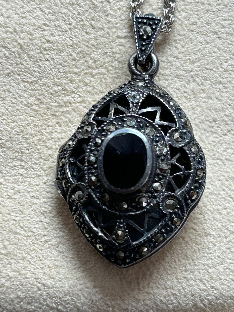 アンティーク　シルバー925ロケットペンダント