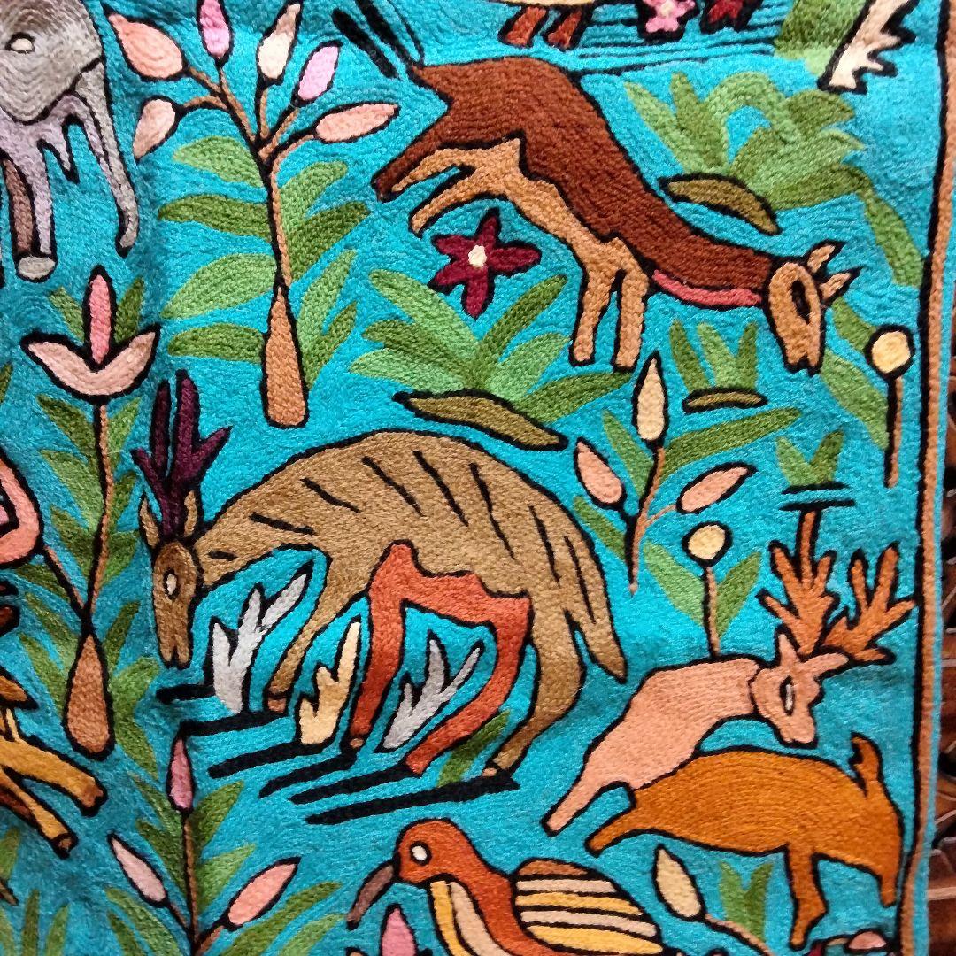 インド カシミール アリ刺繍のラグ タペストリー 手刺繍 動物【6O-23