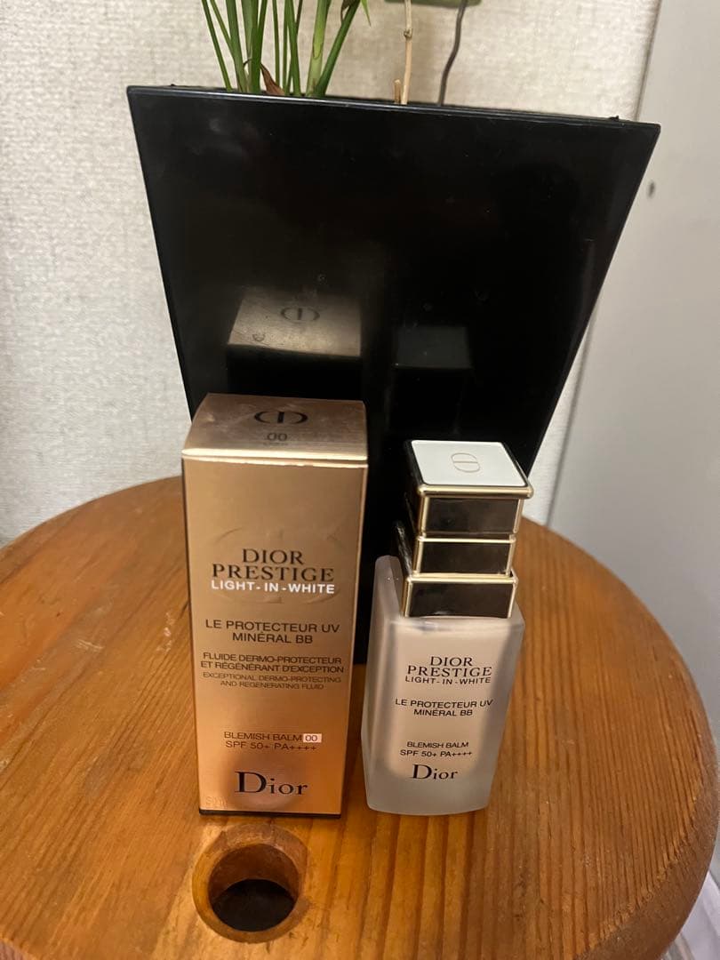 新品同様⭐︎Dior プレステージ　ホワイト　プロテクター UV ミネラルBB