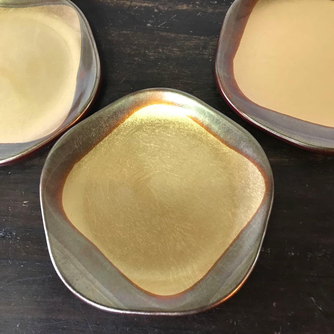 美品 金沢 古代箔梅型銘々皿 金箔が美しい高級な銘々皿おもてなしに 未