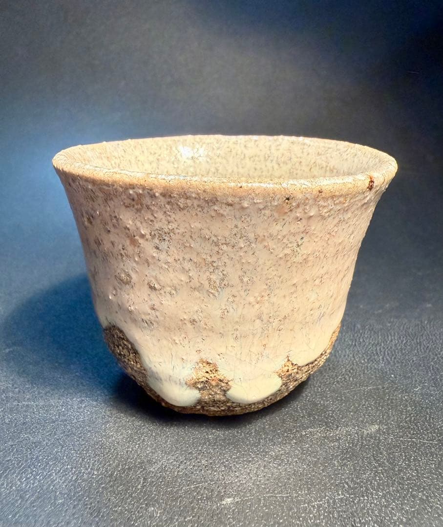 上作　西岡小十　斑唐津ぐい呑共箱、共布 西岡小十『朝鮮唐津ぐい呑』共箱 寸法：幅 約 7.4 × 高さ 約 5.8（cm