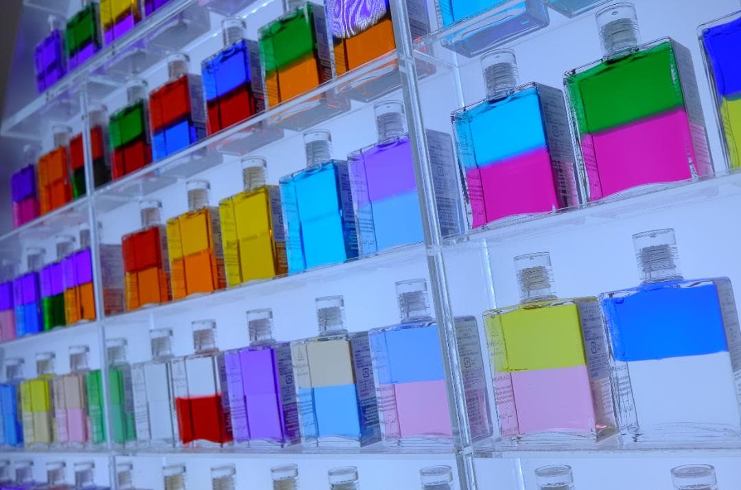 オーラソーマ フルボトル 50ml 0番〜121番(計103本) 楽天市場】オーラソーマ ボトル 121番 プルトン ライムグリーン