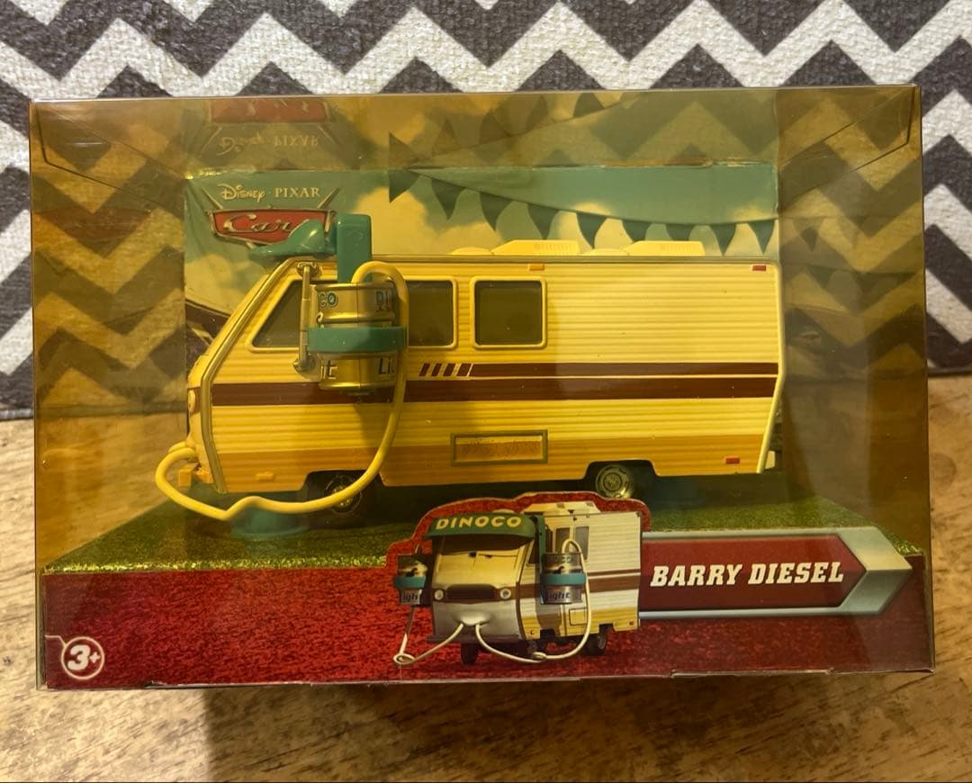 日本未発売限定品ディズニーピクサーカーズマテルバリーディーゼルキャンピングカー