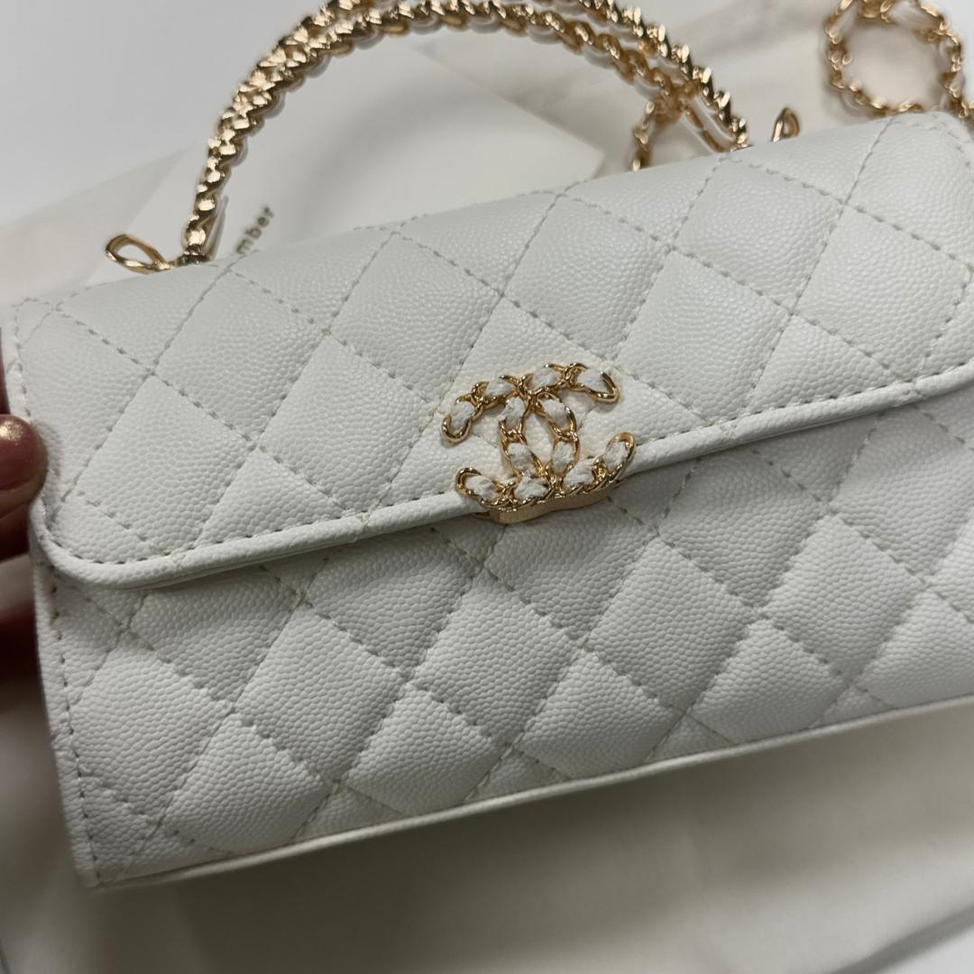 VIP顧客限定ホワイト キルティング パーティーバッグSAD - メルカリ