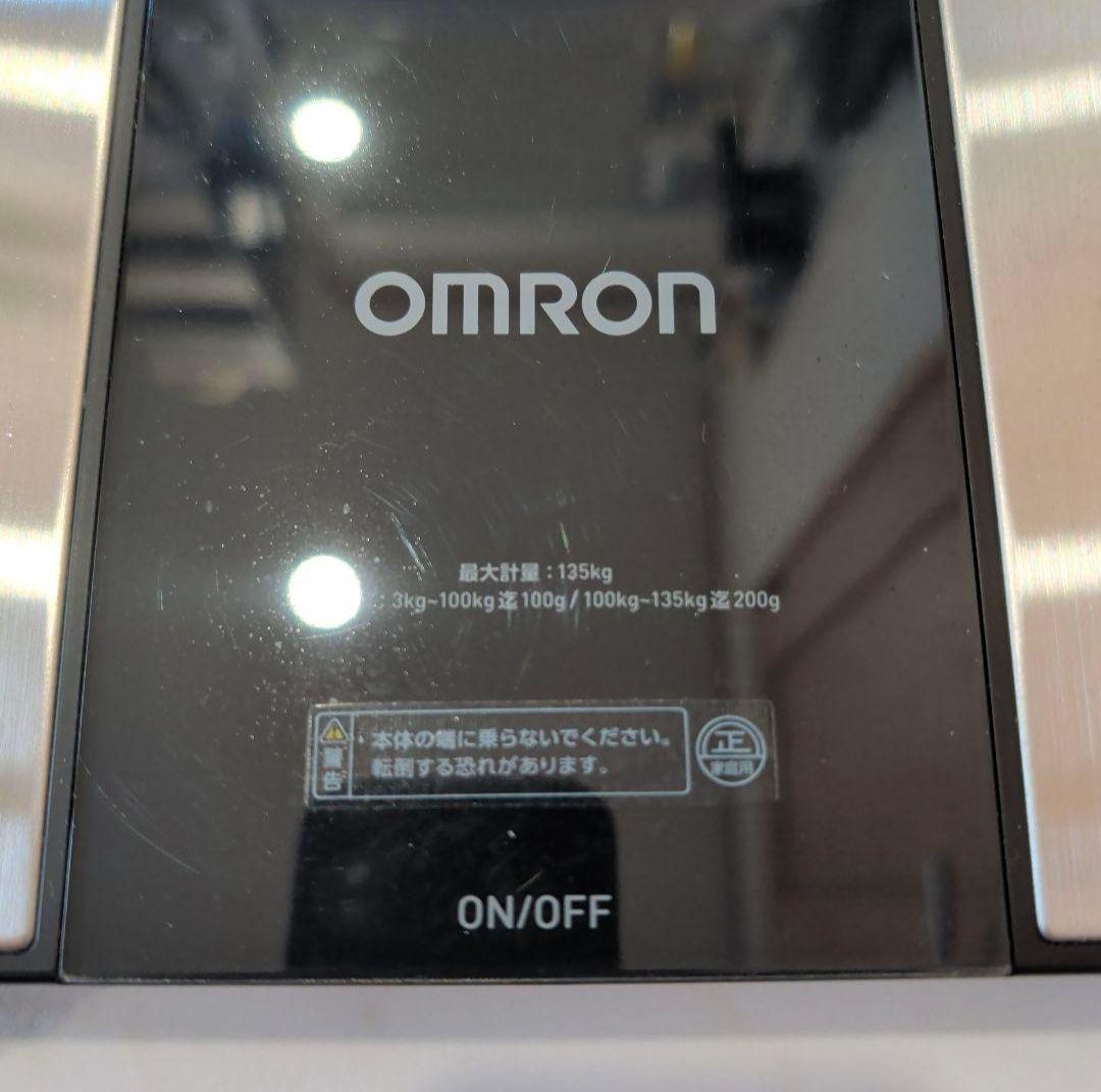 OMRON 体脂肪計 KRD-703T 最大135kg - メルカリ