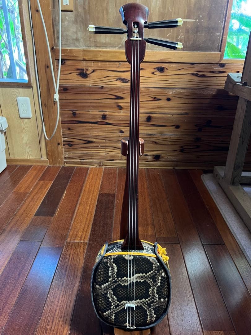 三味線本体 ヘビ革製 黒・茶色　人工