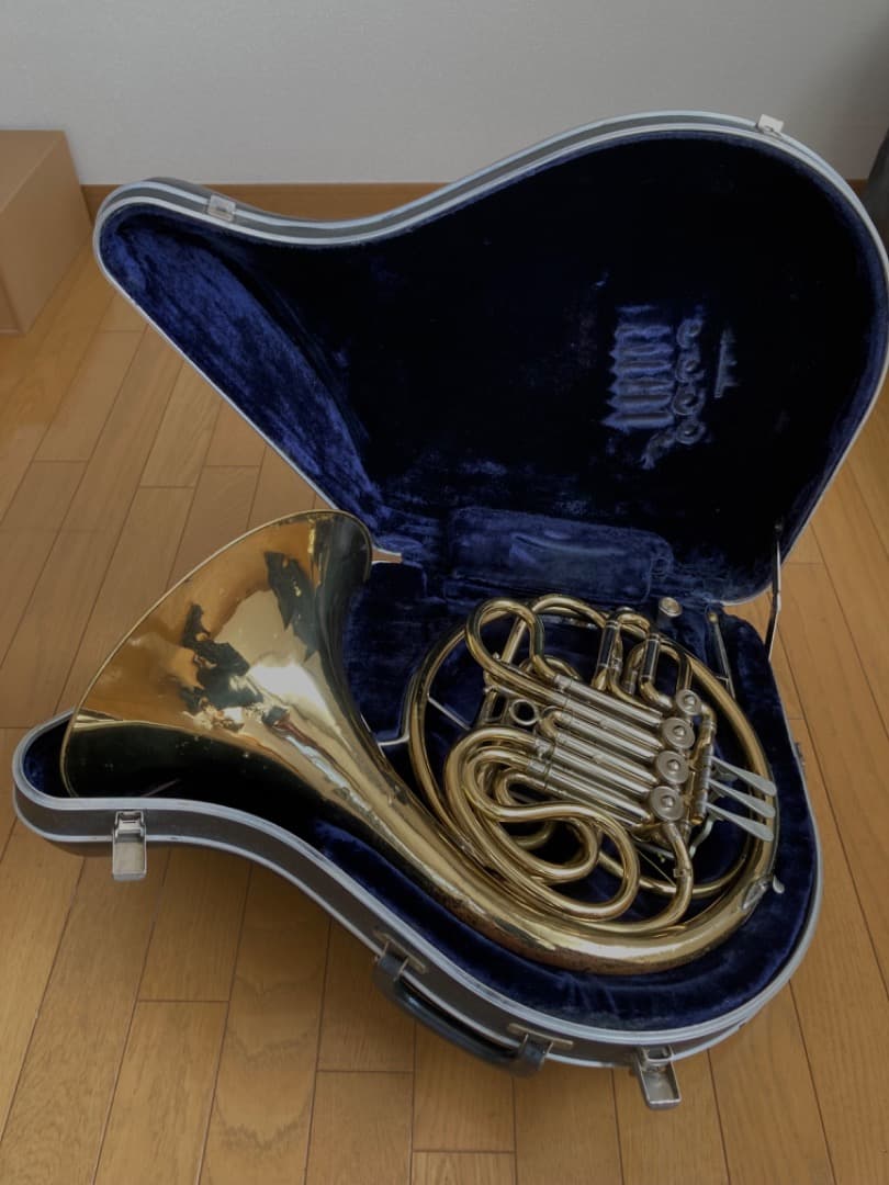 世界的に希少価値ビンテージ】フレンチホルン CONN Elkhart 6D - メルカリ