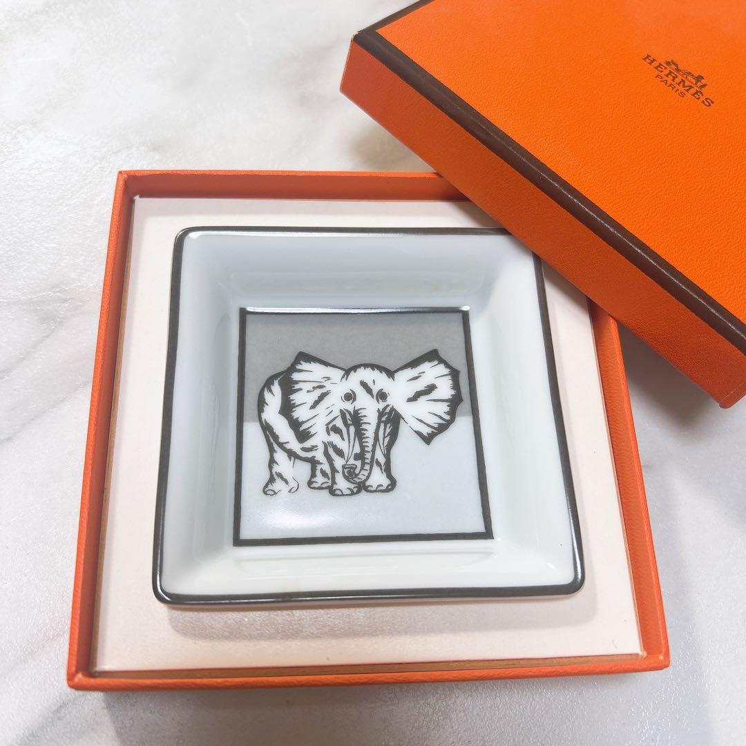 HERMES 皿　エルメスイヤーズギフト