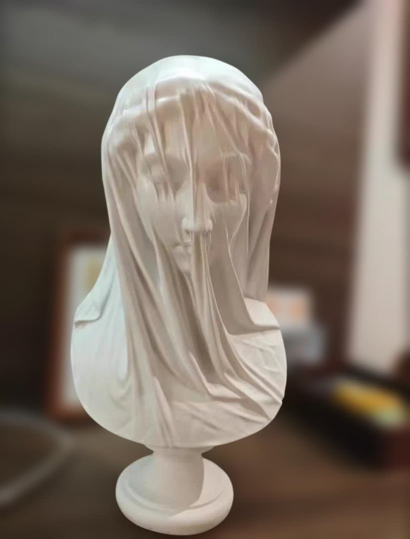 石膏製女性の顔の彫刻