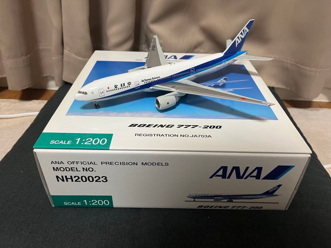 全日空商事 1/200 ANA ボーイング777-200 全日空ロゴ NH20166 1:200 BOEING 777-300ER JA795A 完成品（WiFiレドーム・ギア
