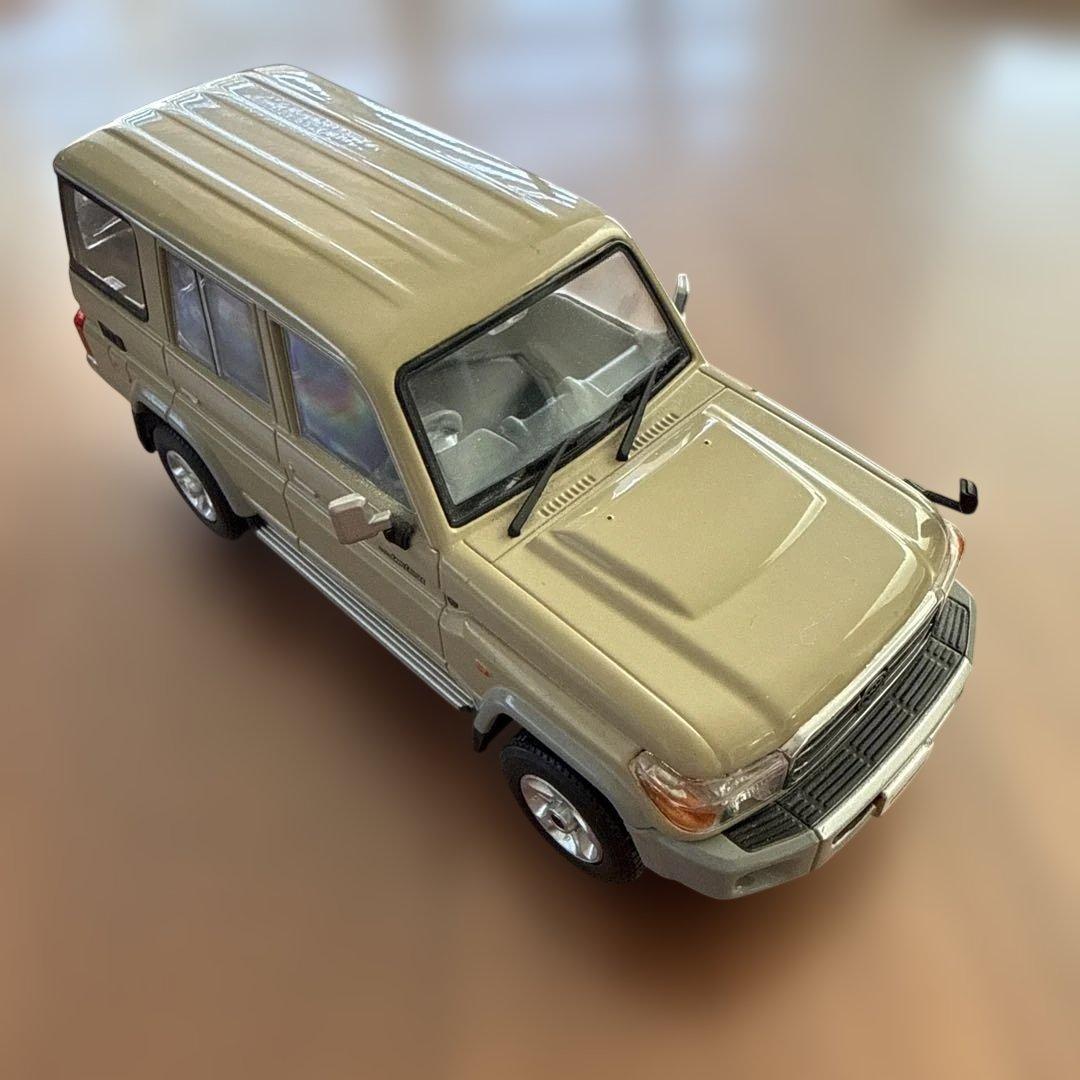 トヨタ　ランドクルーザー70再販　カラーサンプル　ベージュ