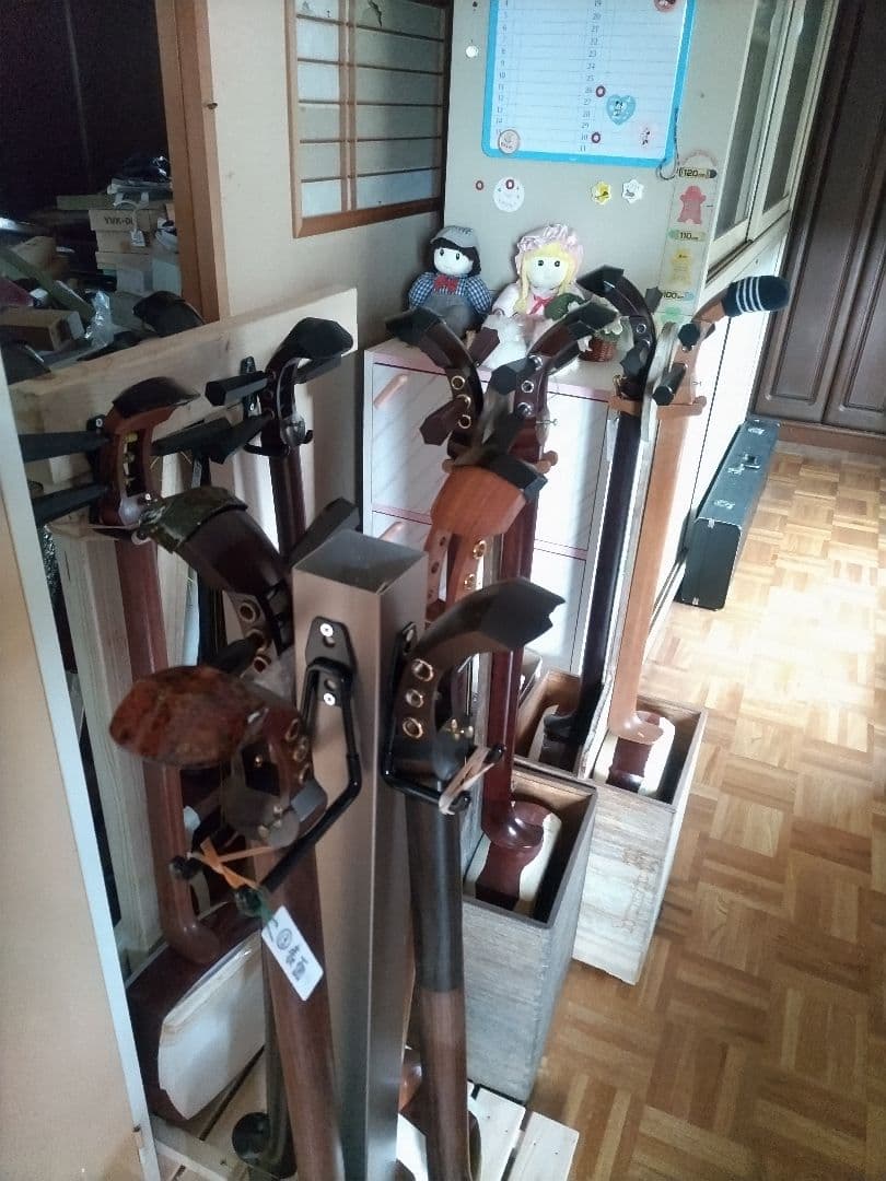 ④【津軽三味線（子持ち綾杉胴）】