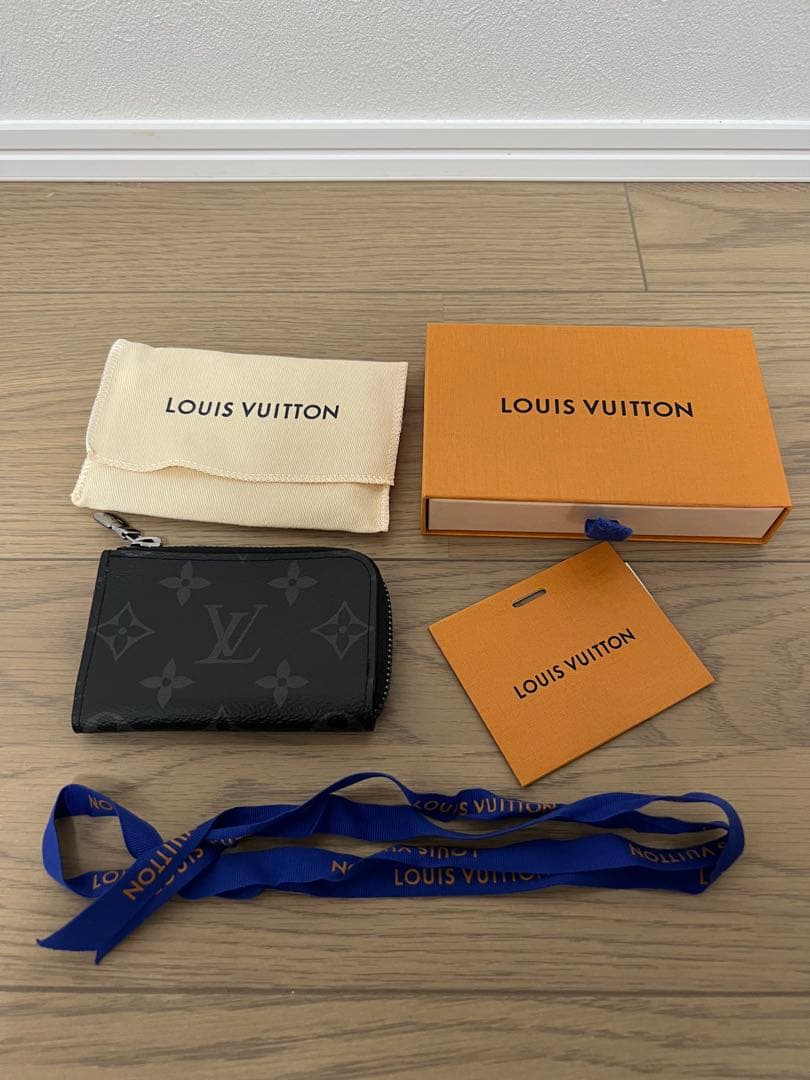 LOUIS VUITTON ブラックケース