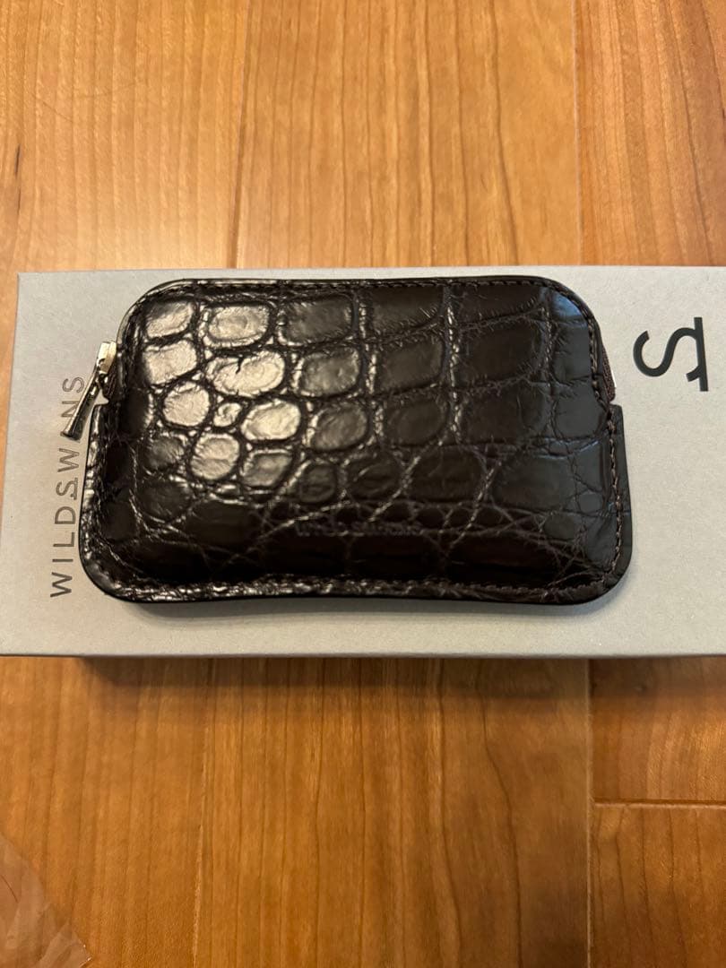 新品未使用　ワイルドスワンズ　ミナス　クロコ（チョコ）　WILDSWANS 選べるノベルティ付】 ワイルドスワンズ クロコダイル ミナス マイクロ